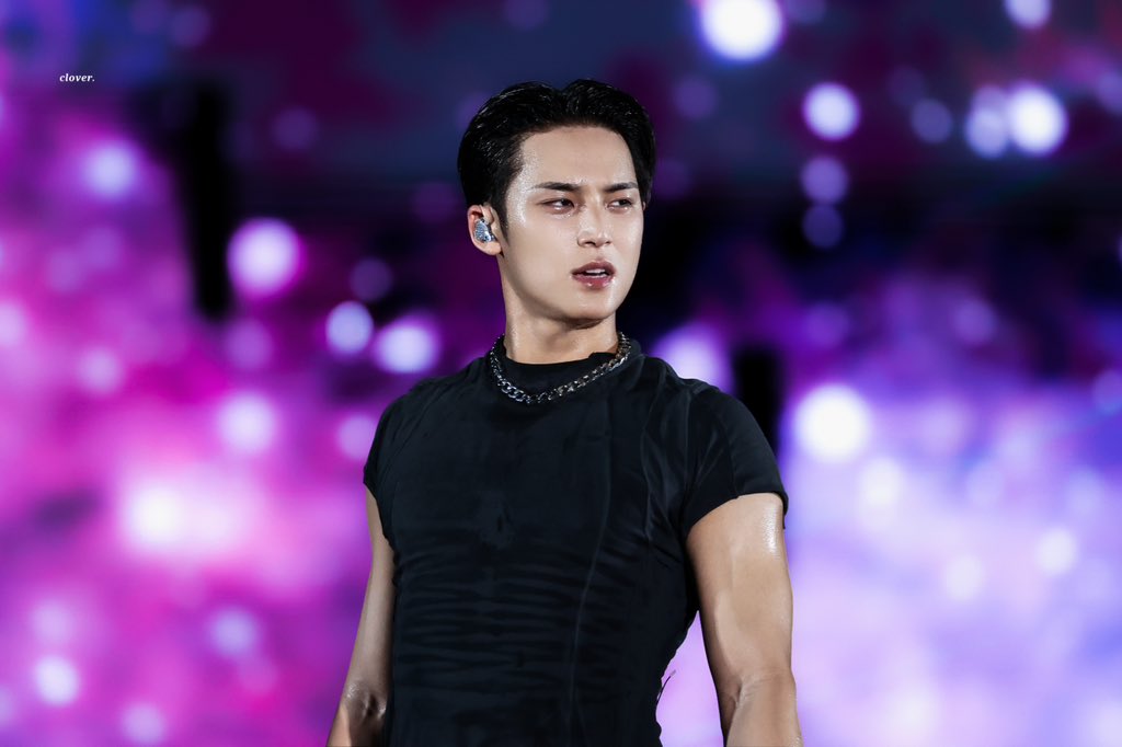 ๐๐ก๐ค๐ซ๐๐ง. tweet media