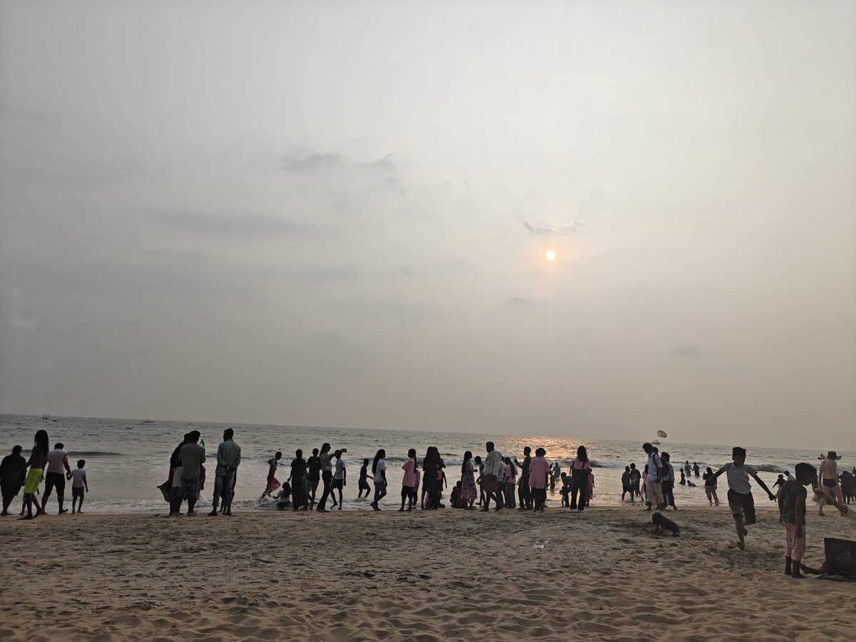 MYBTrivandrum's tweet photo. 17th TYEP participants visited Varkala beach experiencing the scenic coastal beauty and vibrant culture of Kerala.
#TYEP #MYBharat
@YASMinistry 
@MYBharatHQ 
@MYBharatkerala https://t.co/Lk6qht55Jc
