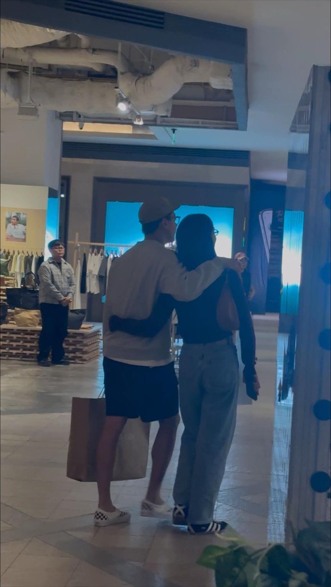 Wahhhhh mowm and dad have  mall shoping date🤭🤭🤭🧡🧡🧡🧡
#kailaestrad
#DanielPadilla