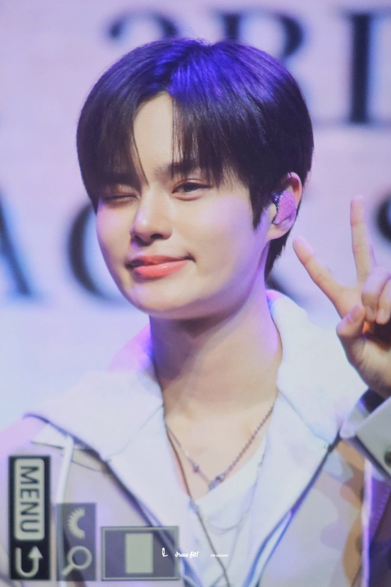 Daehwicom's tweet photo. 260316 컴백😉
#AB6IX #이대휘 #DAEHWI
#SEVEN_CRIMSON_HORIZON
#BOTTOMS_UP https://t.co/yIBFWjxvou