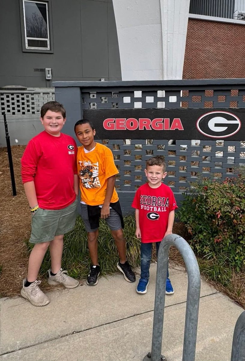 OdinXWilliams's tweet photo. @Vol_Sports I was in the ❤️ of @DawgNation yesterday!💪🏾🟠 Unfortunately @Vol_Baseball didn't get the W, but I had a blast with my best friend, and legend at @UGAAthletics Noland McGill, who thew the first pitch at the game!⚾
@baseballuga @UGAAthletics @SECNetwork @UTKnoxville https://t.co/SlTXqZL0mx
