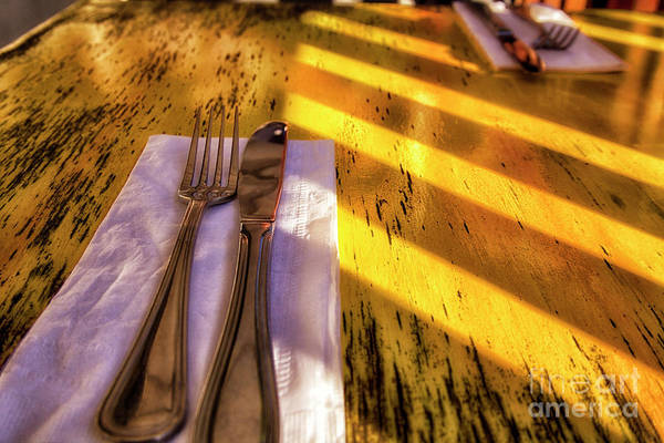 TLawren37609829's tweet image. Eating outdoors in the setting sun: fineartamerica.com/featured/kaune… #dinnertime #sunset #warmglow #rnatalephotography #buyintoart #wallart