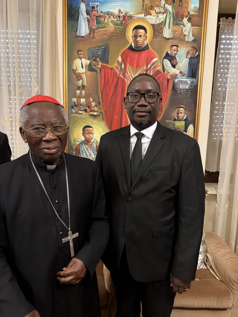 ambasenvatican's tweet photo. Ce matin, le groupe des Ambassadeurs africains residents au Vatican a ete reçu en audience par le Cardinal Emerite Francis Arinze, du Nigeria qui a eu à participer à la session finale du Council Vatican II en 1965, année oú il est devenu le plus jeune eveque de l’eglise. https://t.co/rZSu8dptkI