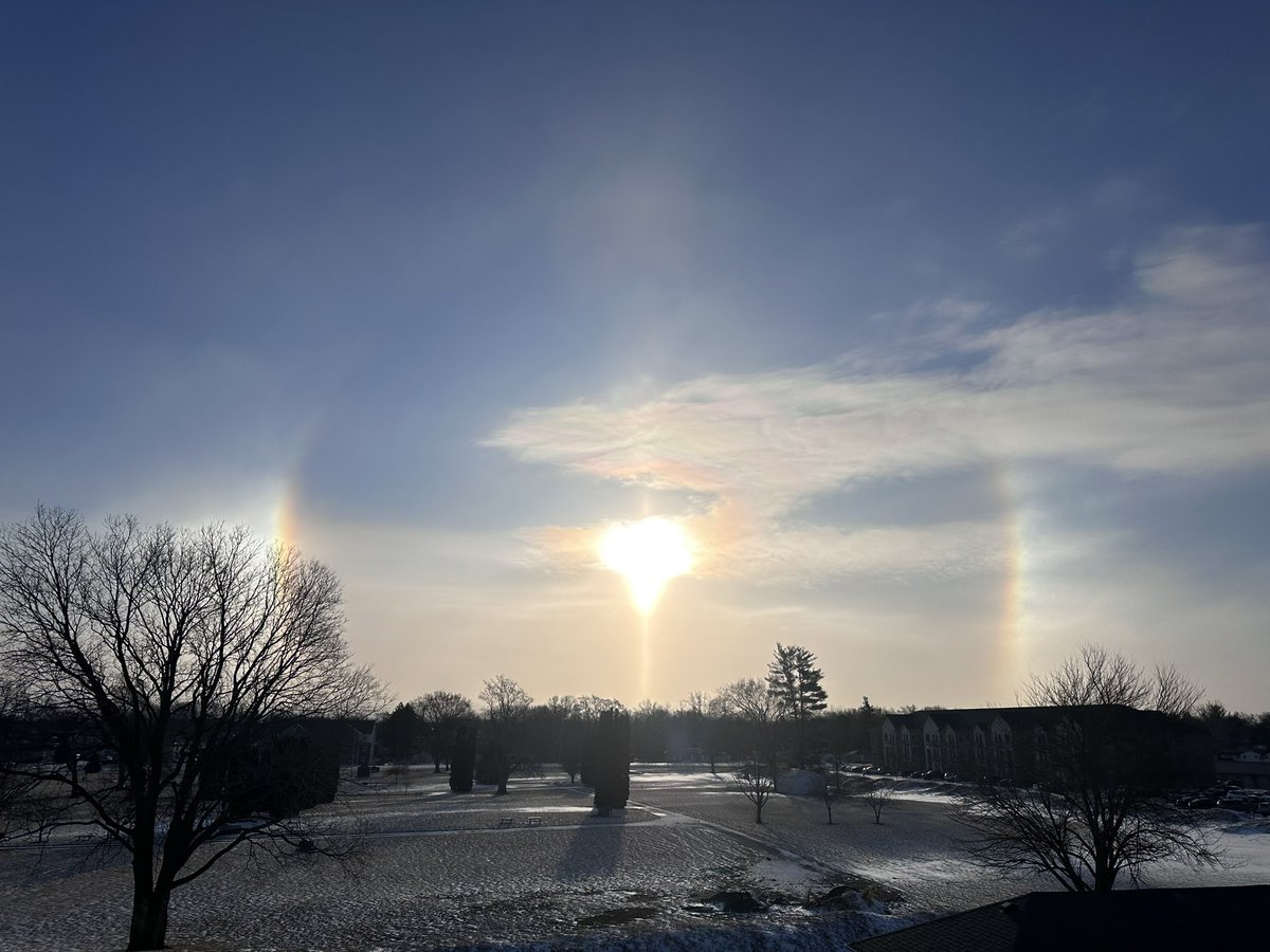 Kristin 💛 tweet media