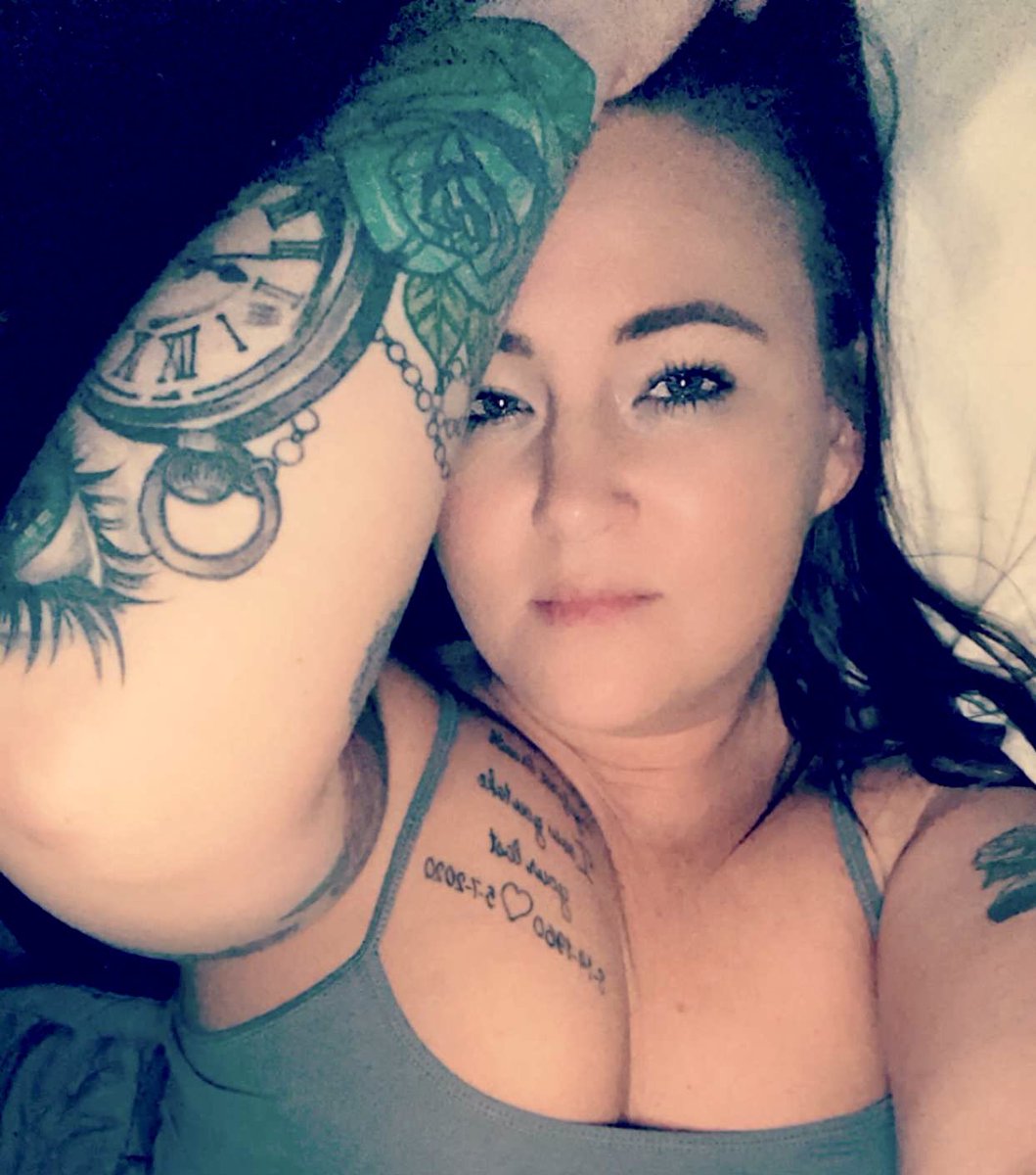 Good morning 😈

Who would crawl back in bed with me?

#morningvibes #bedroomselfie #milfenergy #curvywomen