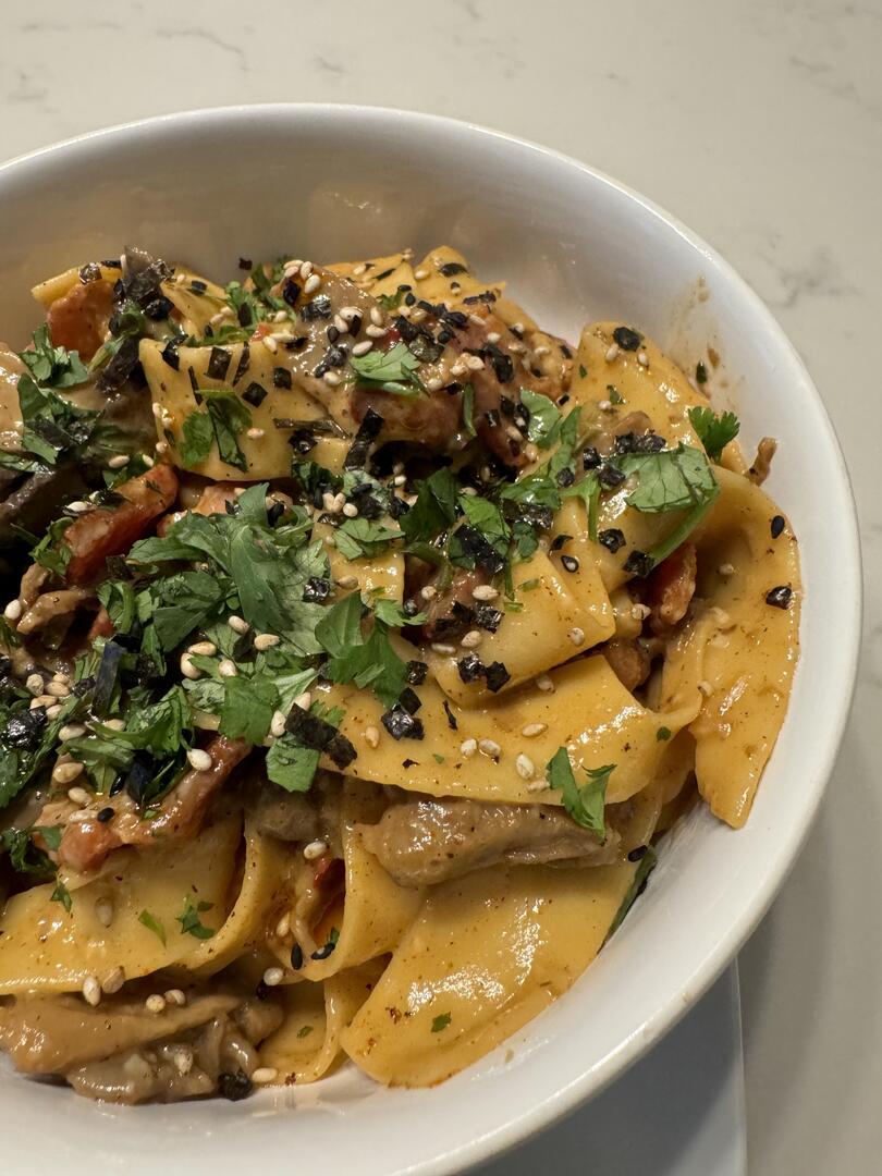 homevsfastfood's tweet photo. [homemade] Pappardelle meets shin ramen black meets carbonara.
👉 https://t.co/J4kfnLdrNE
#HomemadePastaDream #PappardelleMeetsRamen #CarbonaraTwist #ShinRamyunFusion #ChefAtHome #homecooking #food #recipes #foodpic #foodie #foodlover #cooking #hungry #goodfood #homecookingvsfa… https://t.co/3InkJyXGD0