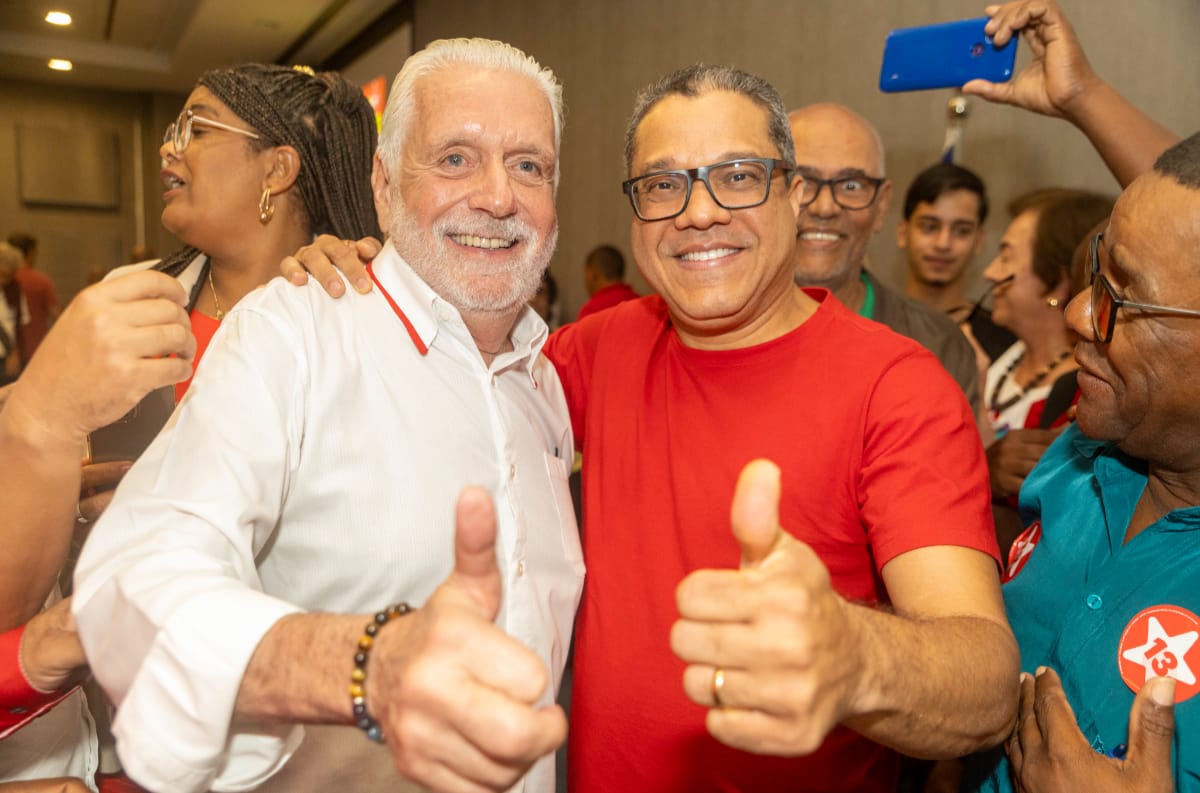 alissousa's tweet photo. Feliz Aniversário, Senador @jaqueswagner! Paz, saúde, força e coragem na defesa da Bahia e dos Baianos! 
Deus te abençoe! 
Axé! https://t.co/XsK88yEqQY