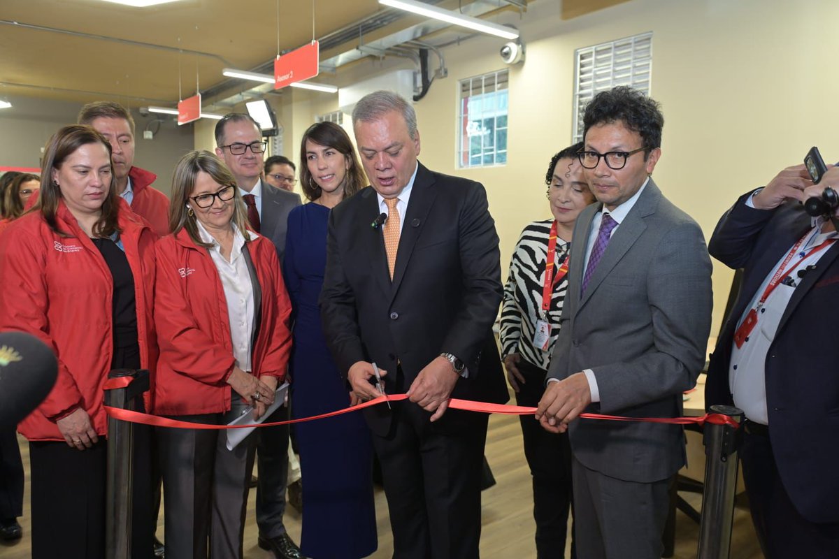 Ovidio_Claros_'s tweet photo. ¡Donde hay empresarios, debe estar la @camaracomerbog! 💥 

Hoy abrimos un nuevo punto de atención en el SuperCADE de Suba para estar más cerca de quienes todos los días impulsan la economía de la localidad: emprendedores, comerciantes y empresas que construyen oportunidades.

Con más de 118 mil empresas activas, Suba es uno de los motores empresariales de la ciudad. Por eso, este nuevo espacio permitirá que los empresarios realicen sus trámites y accedan a servicios en un solo lugar, dentro del ecosistema institucional del SuperCADE.

Esta apertura reafirma el compromiso de la CCB con el fortalecimiento del tejido empresarial y con una atención más cercana, ágil y accesible para la comunidad.