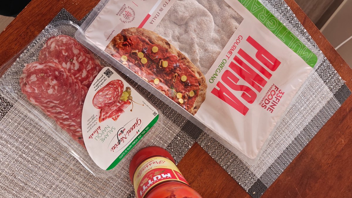 LowcyChin.PL tweet media