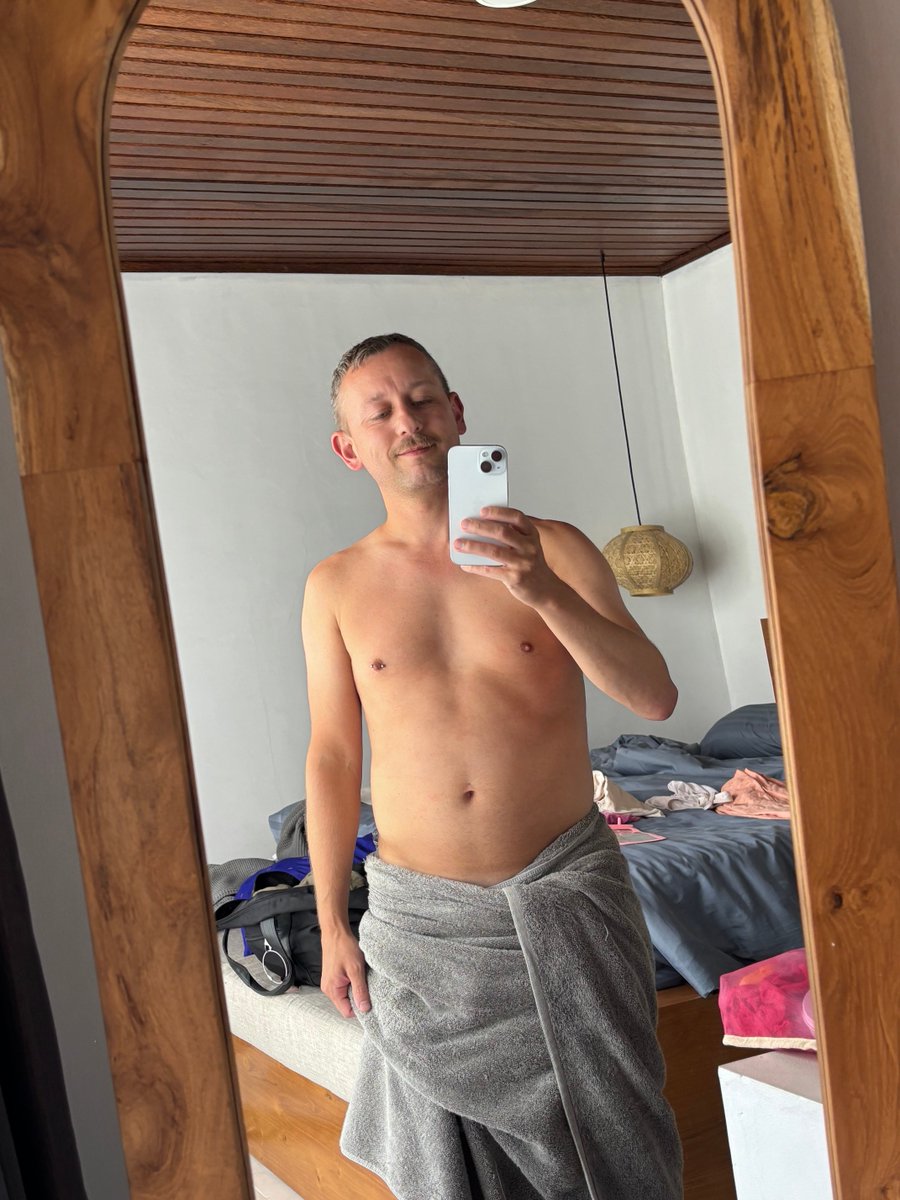 ItsMarkySparky's tweet image. Dress for the occasion 😗😗 ##LGBTQIASupportsTheLeft #bodypositivity #selflove #monday #fyp #lgbt