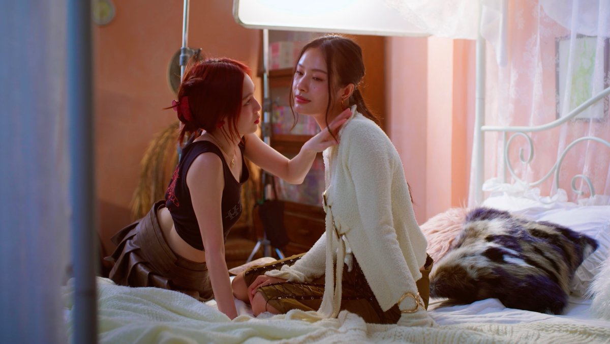 GMMTV's tweet photo. สายตงสายตาชาช่า คือให้เลย 
#GirlRulesSeriesEP2 

@panlyyy @loverrukk https://t.co/nUTK6cwUFH