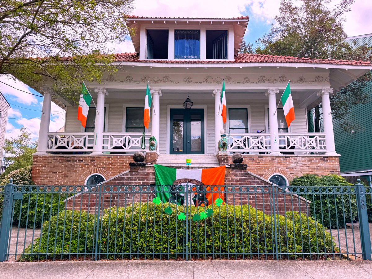 DavidMora's tweet image. When the Irish flags start flying across New Orleans, you know St. Patrick’s Day is right around the corner! 🍀🇮🇪

#NewOrleans #StPaddysDay