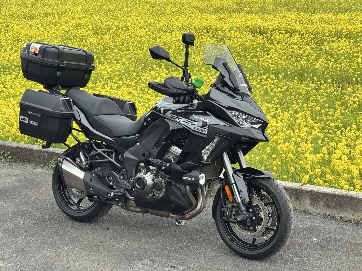 versys1000rider's tweet photo. 夜中から朝まで雨が降り、雨ざらしになってしまったヴェル…ジュリア号、ゴメンね😭拭き拭きして遅くに出発。
荒れた東伊豆、南伊豆に反し、ありえないくらい穏やかな西伊豆を快走して無事帰着。
疲れた、眠い😪
#VERSYST #VERSYS1000SE https://t.co/2bwJQdRaET