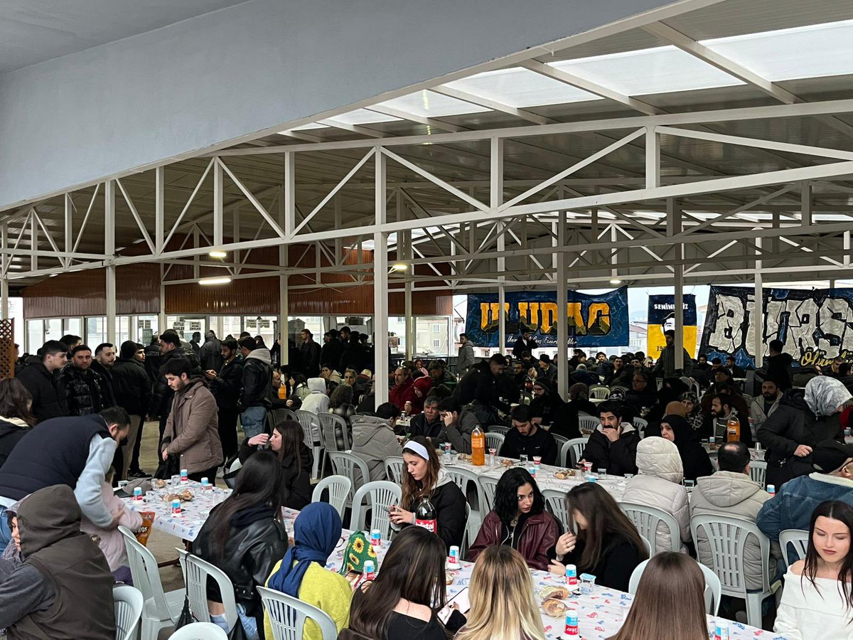 UludagUNIGFB's tweet photo. Uludağ UNIGFB ailesi olarak geleneksel iftar organizasyonumuzu gerçekleştirdik.

İftarımıza katılım gösteren üyelerimize, dostlarımıza ve misafirlerimize teşekkür ederiz. @unigfborg @BursaGFB https://t.co/QKlPqBbfiB