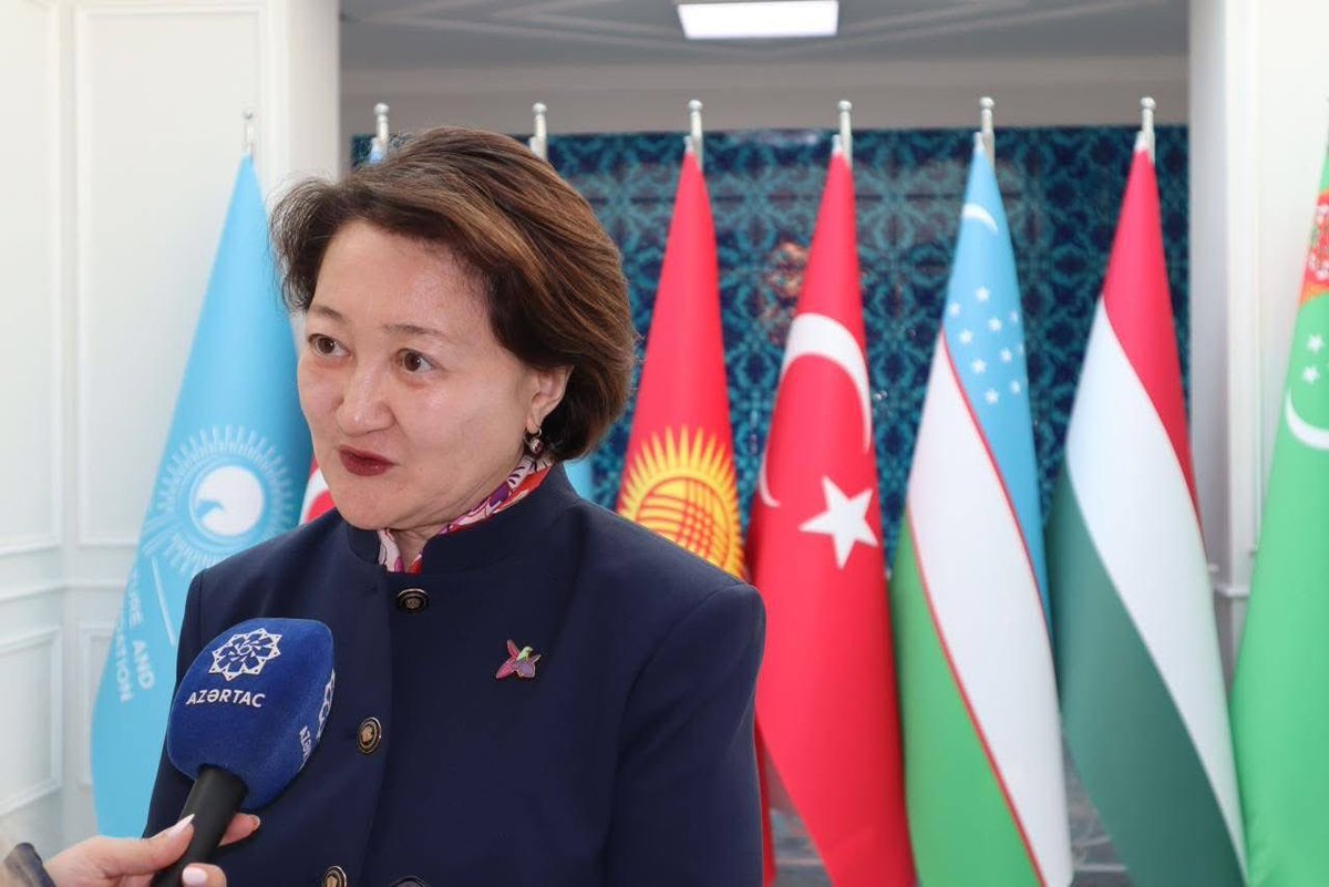 Professor Aktoty Raimkulova, President of the Turkic Culture and Heritage Foundation, met with Azerbaijani media representatives at the Foundation’s headquarters in Baku.
The meeting highlighted the Foundation’s key projects, cultural heritage initiatives, and future plans. In