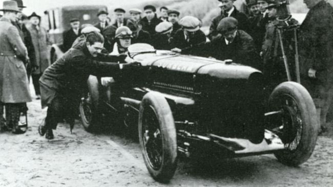 1926 Live tweet media