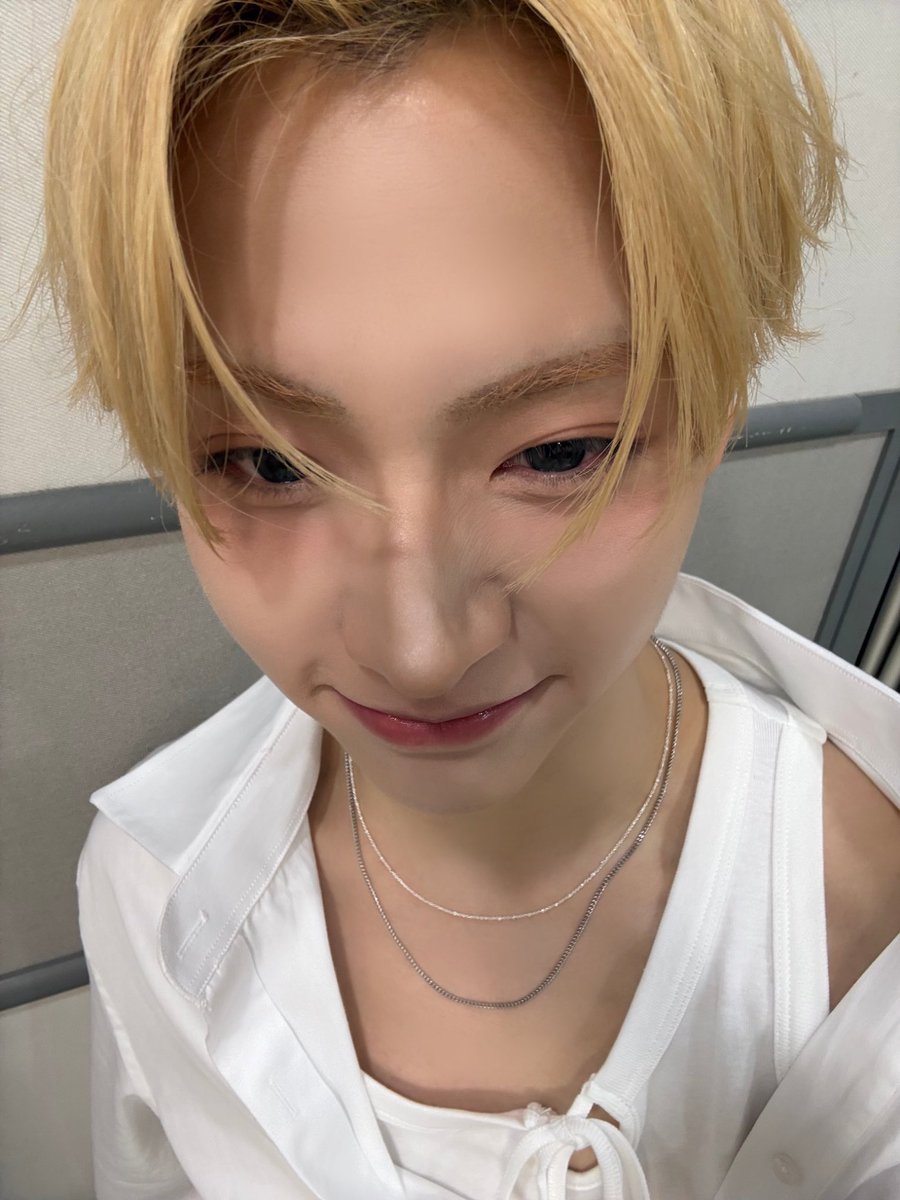 withforheart's tweet photo. 이런 셀카 또 엄청 잘 찍지 https://t.co/XQHmvNgqEn