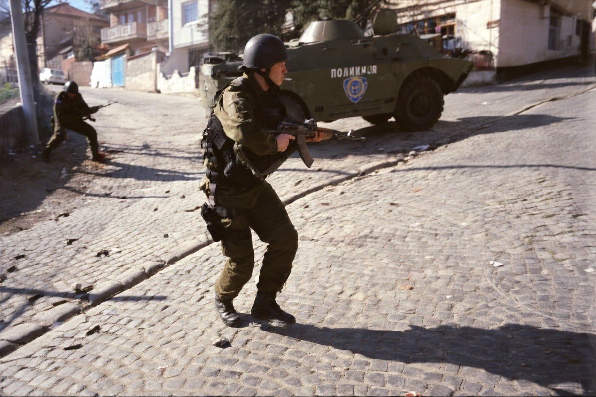 2001 Live tweet media