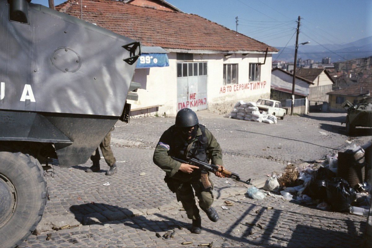 2001 Live tweet media