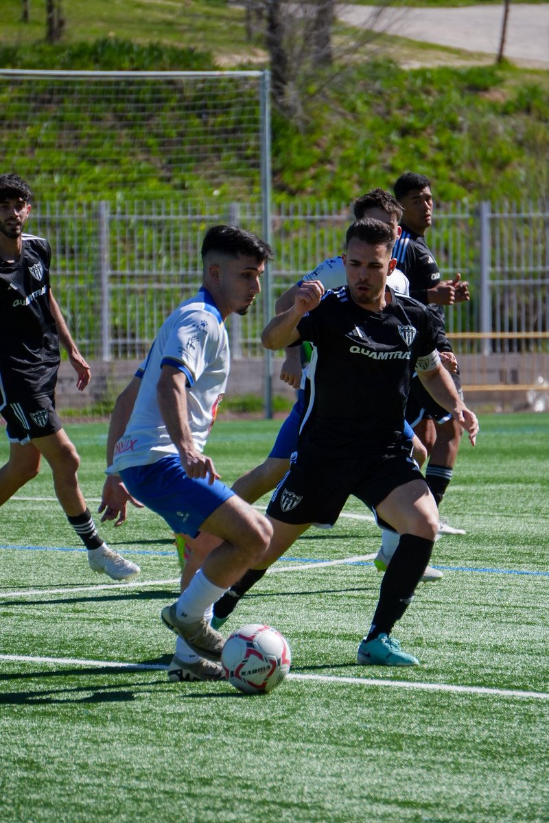 CDCanillas's tweet photo. 💥Empate 1-1 ante el @CdDaganzo 

Sumamos un punto y ya toca pensar en el siguiente para volver a competir al máximo💪🏼⚽️

#VamosCanillas #LucharemosConOrgullo https://t.co/jwQnyXOod4