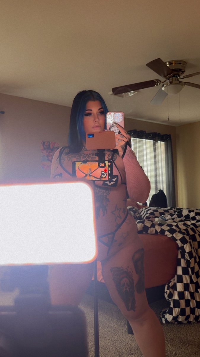 Kay 💋 tweet media