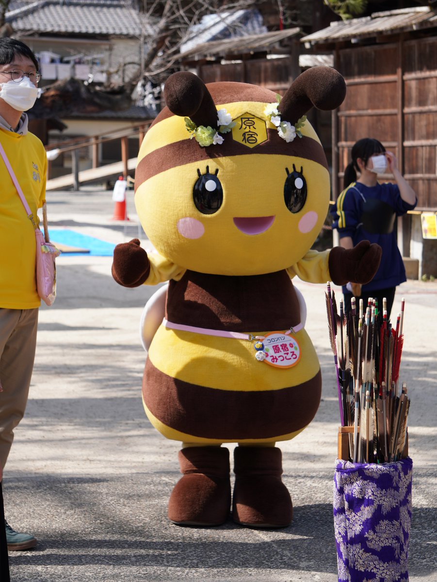 GnistStm's tweet photo. 弓道に挑戦するみっころ。待機列で弓を引くイメトレして先生の手解きをうけて上手く射ることが出来ました。
 #原宿みっころ #不動ヶ岡不動尊總願寺 #お寺で射会 https://t.co/28uzcPICr1