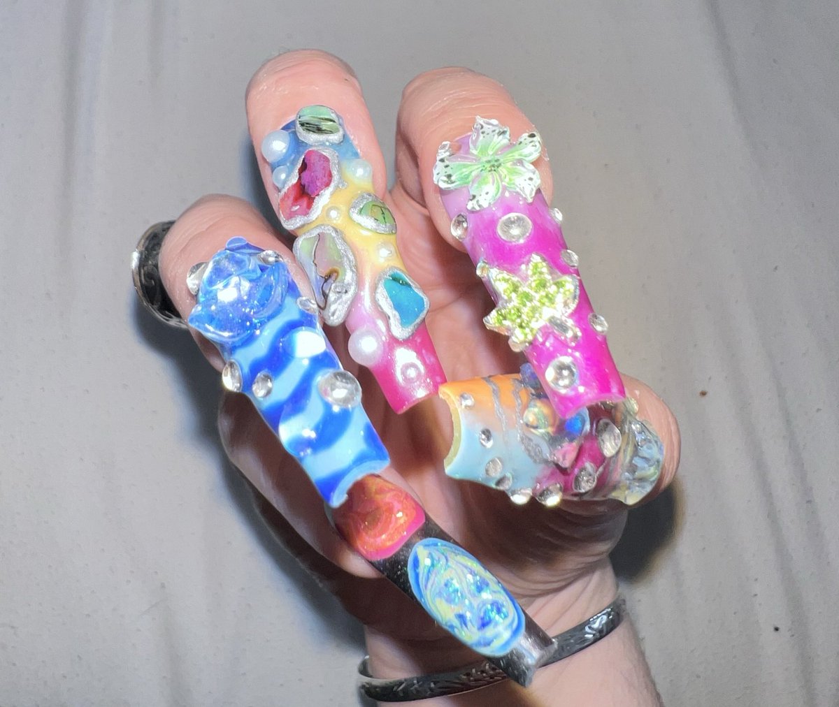 salut c colline tweet media