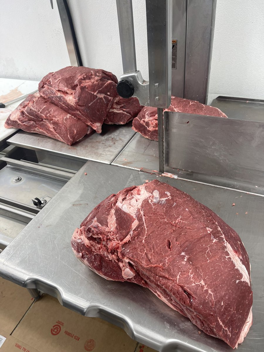 C_H_A_D_L_Y's tweet photo. GM Meatheads…Arm/Chuck shoulder toasts today. Bout 200 lbs of these badbois I will zip on the saw….Come n git em!! #MeatMonday #Meatcutter https://t.co/PR9zVjhriY
