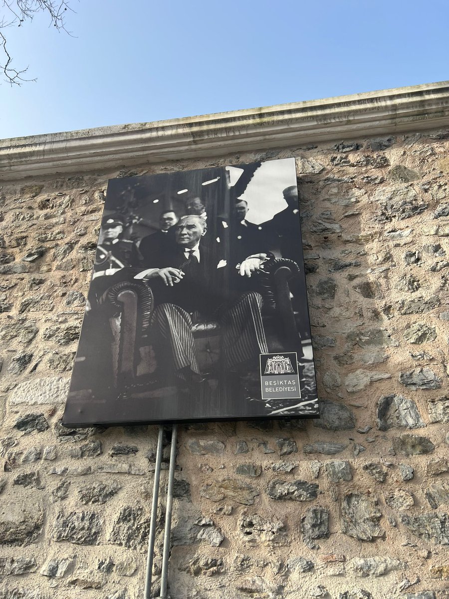 cizmelicat7's tweet photo. Bir Atatürk'ü severim. Bir de Atatürk'ü seveni. https://t.co/8aMguQCSRV