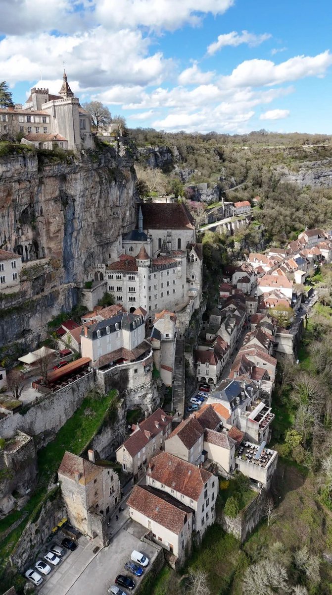 Old World Explorer tweet media