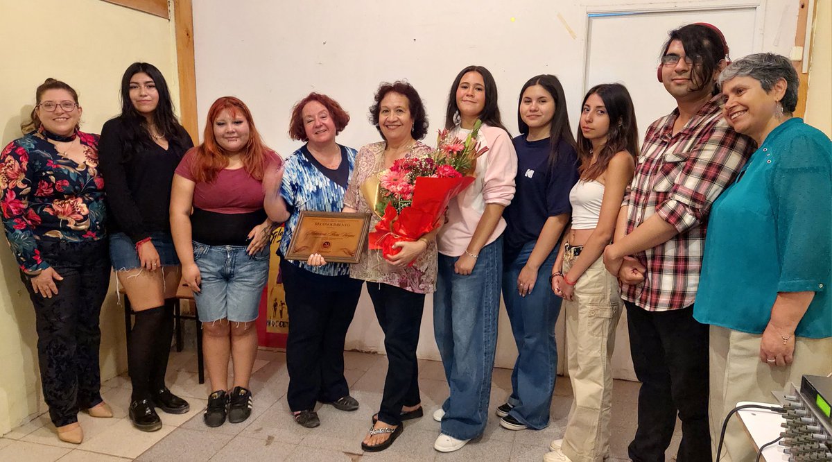 PC_Atacama's tweet photo. En el mes de la mujer, el PC en #Atacama desarrolló una convivencia con compañeras. Se homenajeó a Gladys Marín y se saludó a las ex seremis: Carla Orrego en Transporte y Telecomunicaciones; Makarena Arias en Economía, Fomento y Turismo, y a Lorna Bown en Seguridad Púlica. https://t.co/KALAixrUHt