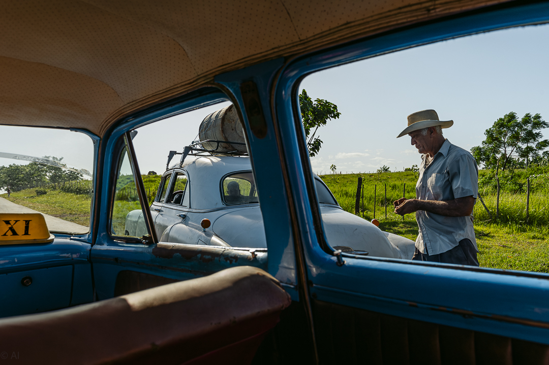 arisimages's tweet photo. The inescapable Caribbean sun, streaming through every window while heading into the colonial city, of Trinidad. Ongoing project: A second to smile: https://t.co/KgVzjO6EVL

© Photo: Trinidad, Cuba, 2012
#photography #documentaryphotography 
#humanisticphotography #trinidad #cuba https://t.co/LvEKCCvAou