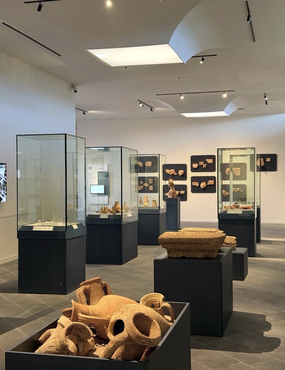 MassimoOsanna's tweet photo. Riapre al pubblico il Museo Archeologico Nazionale di #CapoColonna con un allestimento rinnovato che mette in dialogo reperti, paesaggio e territorio.
Un intervento sostenuto anche dal #PNRR per rendere i nostri #musei sempre più accessibili, accoglienti e vivi.
#pastinprogress https://t.co/DuM12h2k9B