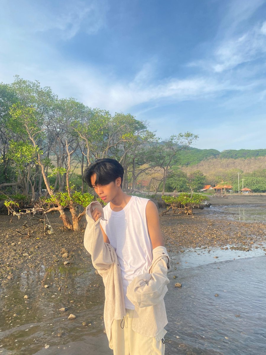 z e e 🐤 tweet media