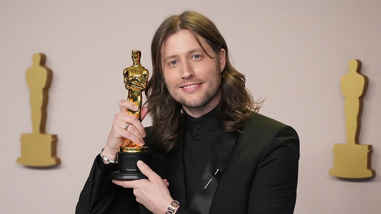 Une chanson l'addition tweet media