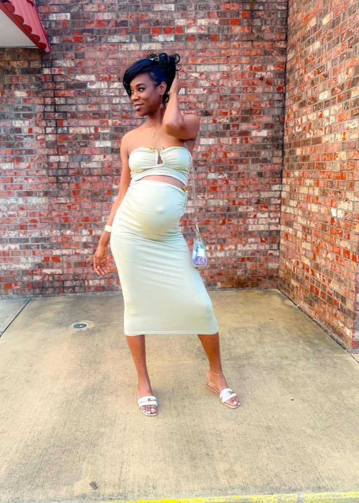 AmaniAllure's tweet photo. Even in a chaotic world, you gotta flourish and nurture! 📸🥹🤞🏽🤰🏽 ✨…. SN: 9 months pregnant
#pregnancy #pregnancyfashion #maternitypics #amaniallurepregnancy https://t.co/UE3sieYEzB