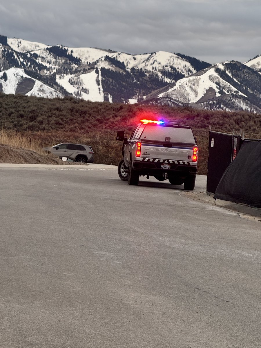 Pretty Lies & Alibis🎙 tweet media