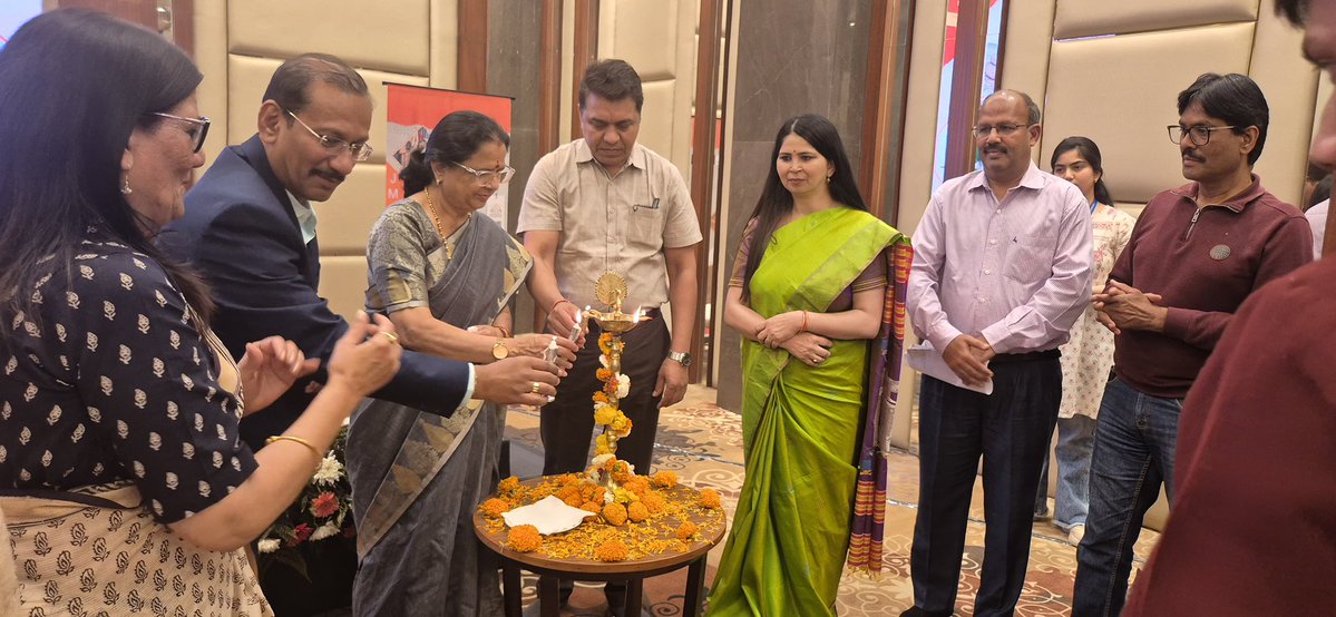 Ministry of Textiles tweet media