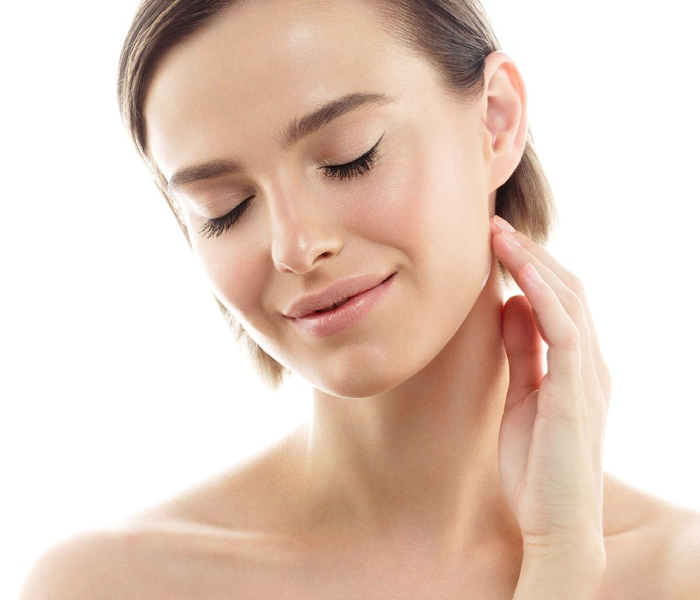 WellnessTribeOn's tweet photo. Got #NormalSkin? It’s balanced (not oily/dry), smooth & radiant! ✨
Basic care: 🧼 Cleanse 2x daily ☀️ SPF 30 in AM 🌙 Moisturize nightly
Good news: Your skin usually tolerates most products! Add targeted ones for concerns (lines, spots). #SkinCareTips #Dermatology https://t.co/2zDFZKgUaI