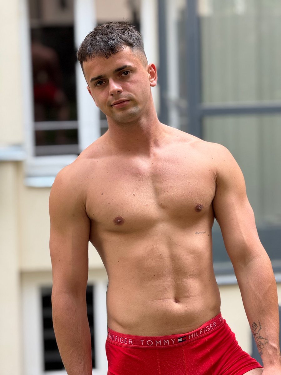 Hey im charlie tweet media