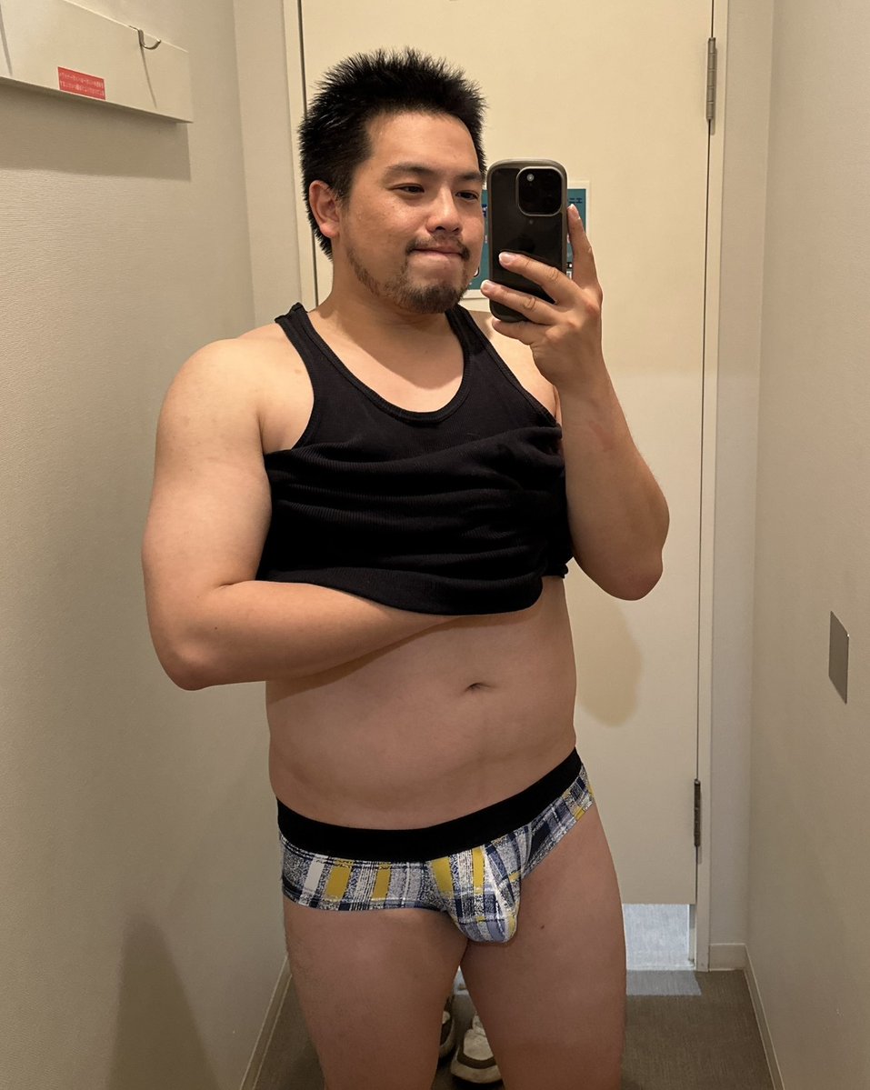 今日もジムに行ってきました！
今日は脚トレ🦵
チャットGPTにブリガリアンスクワットをやりなさいと指摘受けたので、今まで避けてたけど、久々に挑戦！
そして、めちゃくちゃ疲れました💦
明日の脚の筋肉痛が恐ろしい😭