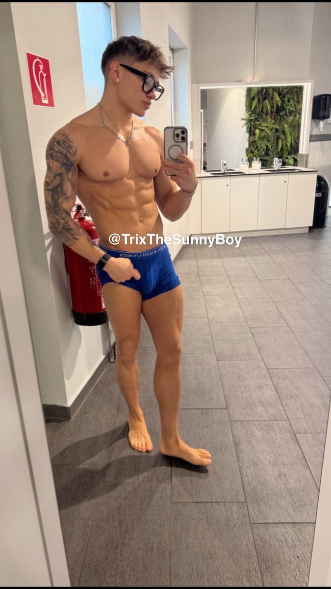 TrixTheSunnyBoy's tweet photo. From 1 to 10, what would you rate my abs?🤨😁
Retweet for more 🔁
https://t.co/SpuKgJat5U
#fitness #sunnyboy #physique #shredded https://t.co/VAgfAvwHv4