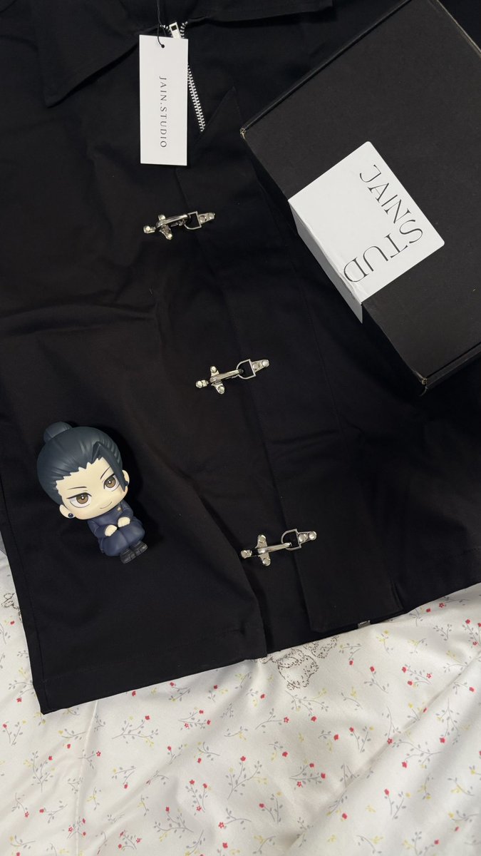 The jacket is so suguru geto coded!!
