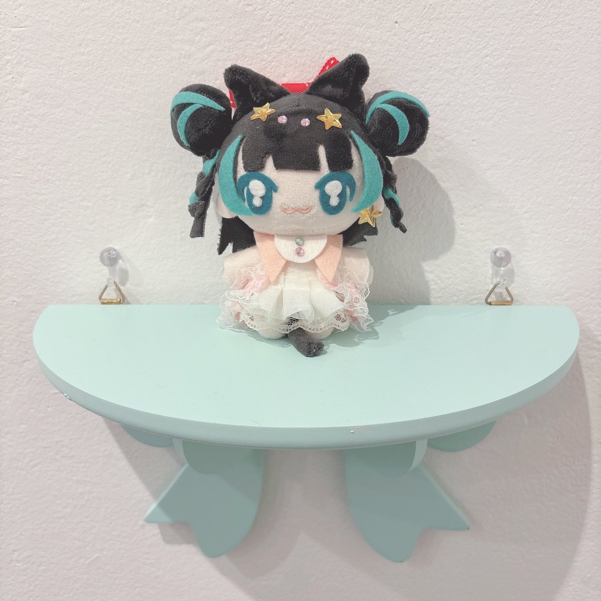 kiuimomeronsoda's tweet photo. #夢見がちクローゼット 展示のようす。。。♫
萌キウイ☆のスペースはパステルカラーもりもりで、洋裁店の等身大きーねこ©︎が皆様をお迎えしておりました〜🍀
 大好きな衣装デザインをたくさんやって、かわいい子たちに着てもらい、アパレルの展示会をイメージして制作しました🎀 https://t.co/2IXbu3LYBv