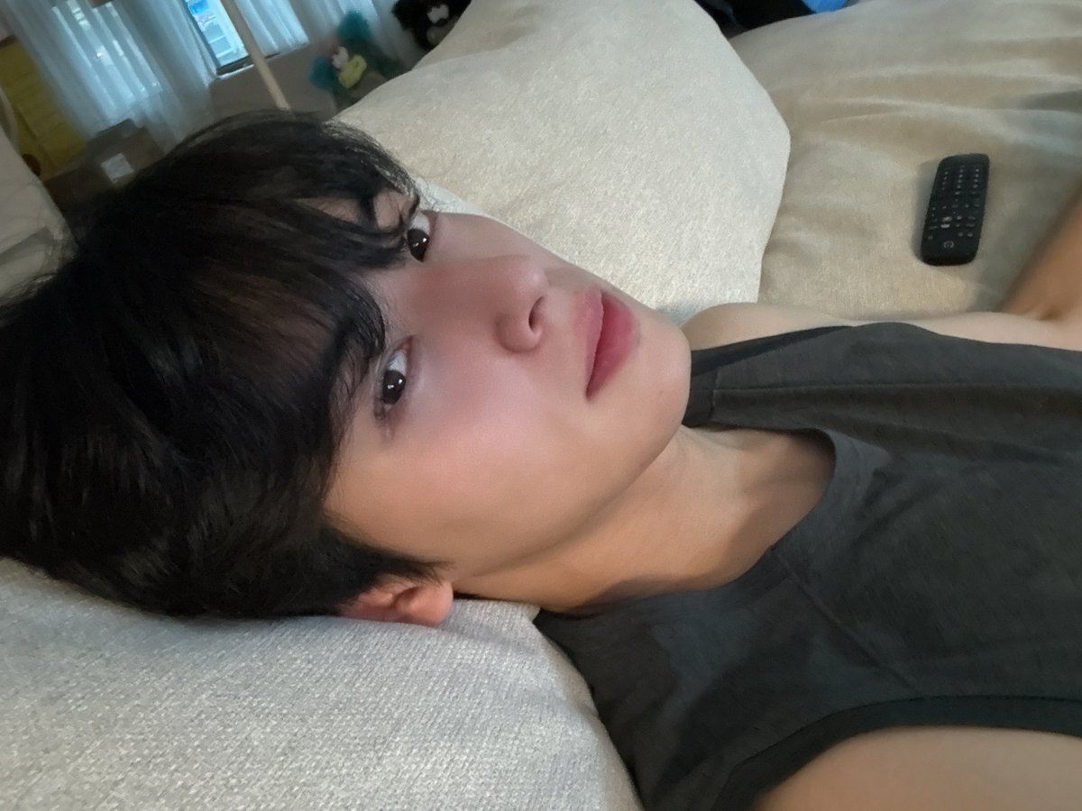 take me back to when eunwoo would send us the cutest selfies on fromm