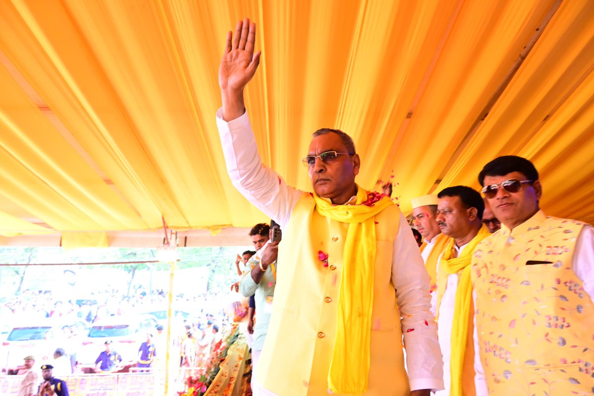arvindrajbhar07's tweet photo. आज जनपद महाराजगंज के छत्रपति शाहू जी महाराज कलेक्ट्रेट मैदान में सुहेलदेव भारतीय समाज पार्टी द्वारा आयोजित “सामाजिक समरसता महारैली” में महानायक कांशीराम जी की जयंती के अवसर पर उपस्थित विशाल जनसमूह को संबोधित किया। https://t.co/xU8P2zuKqq