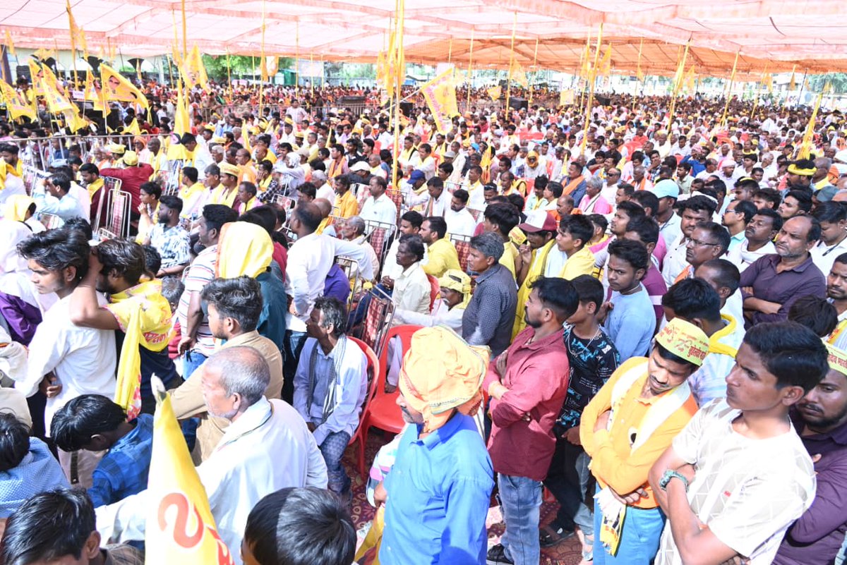arvindrajbhar07's tweet photo. आज जनपद महाराजगंज के छत्रपति शाहू जी महाराज कलेक्ट्रेट मैदान में सुहेलदेव भारतीय समाज पार्टी द्वारा आयोजित “सामाजिक समरसता महारैली” में महानायक कांशीराम जी की जयंती के अवसर पर उपस्थित विशाल जनसमूह को संबोधित किया। https://t.co/xU8P2zuKqq