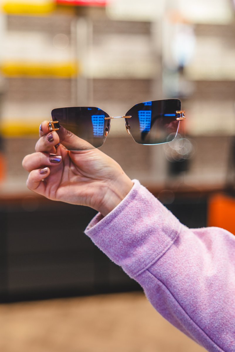 Güneş ışığından korunurken, kendi ışığınızla büyüleyin diye birbirinden özel güneş gözlüğü çeşitleri Emooptik’te. ✨🕶️ #365günhayat #365AVM #Ankara
