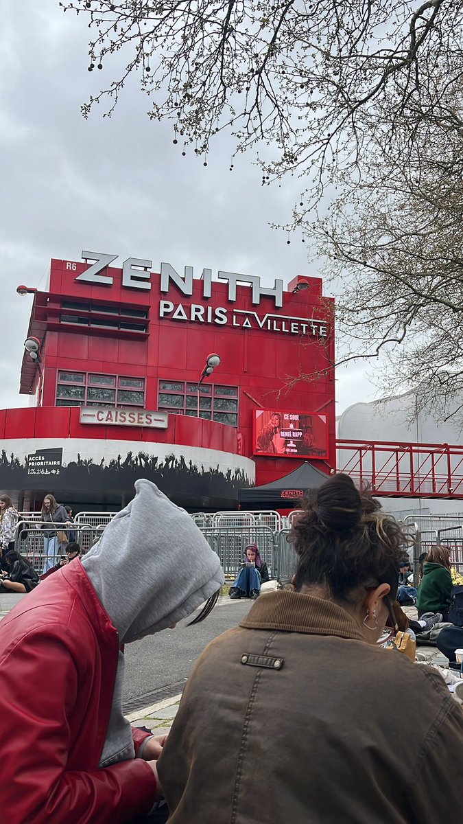 clo 🪩 (heard fine line live) tweet media