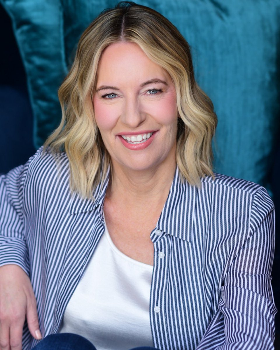 kellyhymanTV's tweet photo. A trip to california isn't complete without a @russellbaer photoshoot! Loving these new headshots for springtime! 📸
#KellyHyman #LegalAnalyst #SpringPhotoshoot #Headshots https://t.co/ff9A0RDMZj